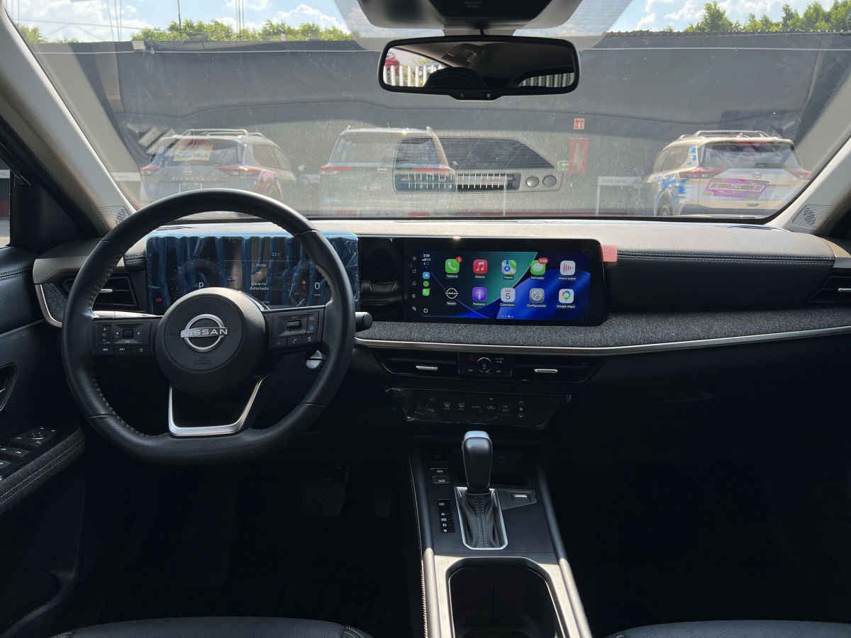 2025 Nissan Kicks PLATINUM 2.0 CVT
