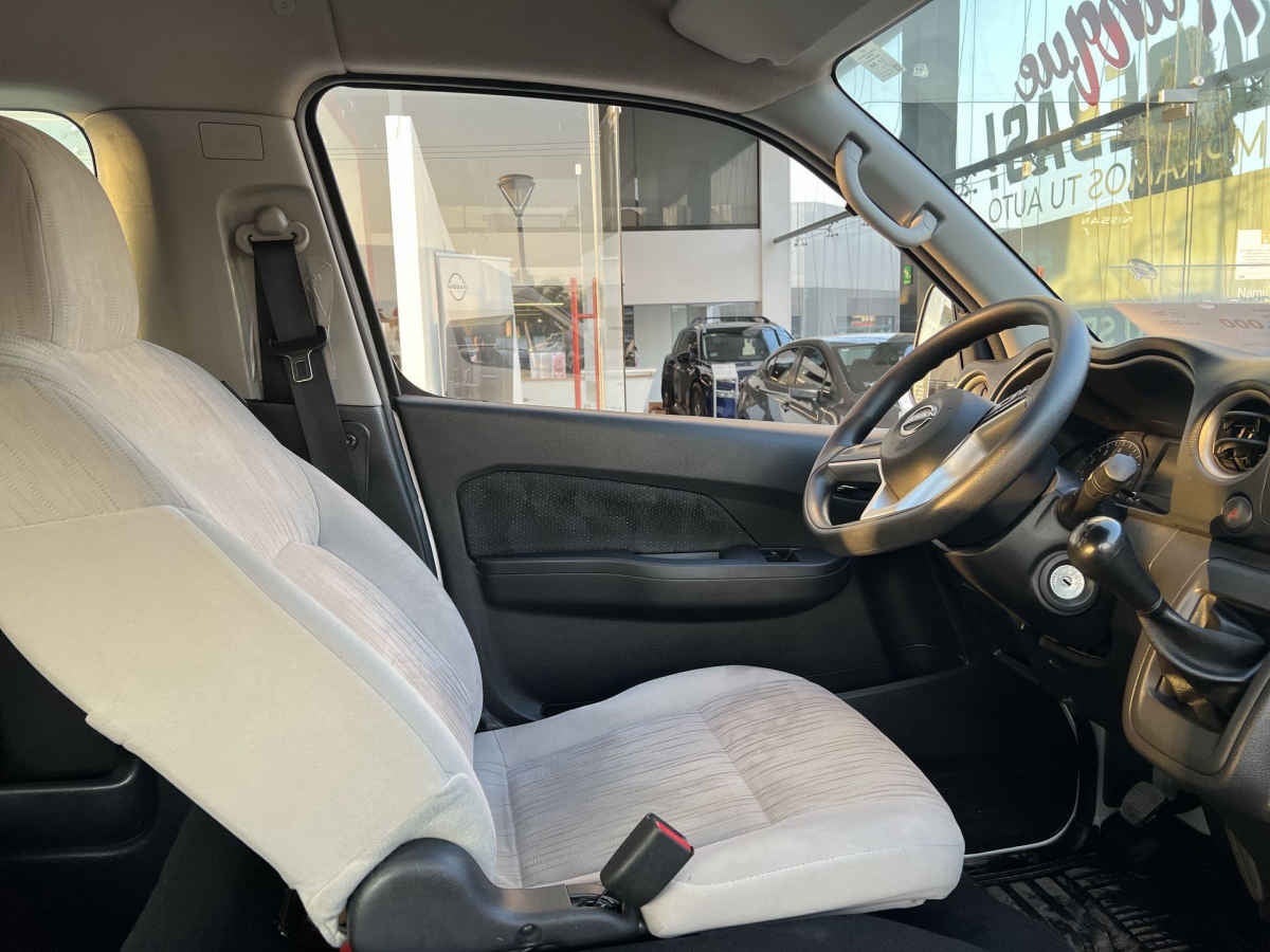 2024 Nissan Urvan 4p Amplia L4/2.5 Man 15/Pas P/Seg